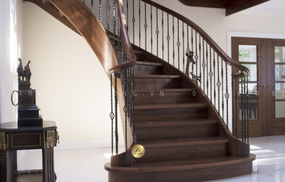 Cầu thang làm từ gỗ óc chó chắc chắn + siêu sang